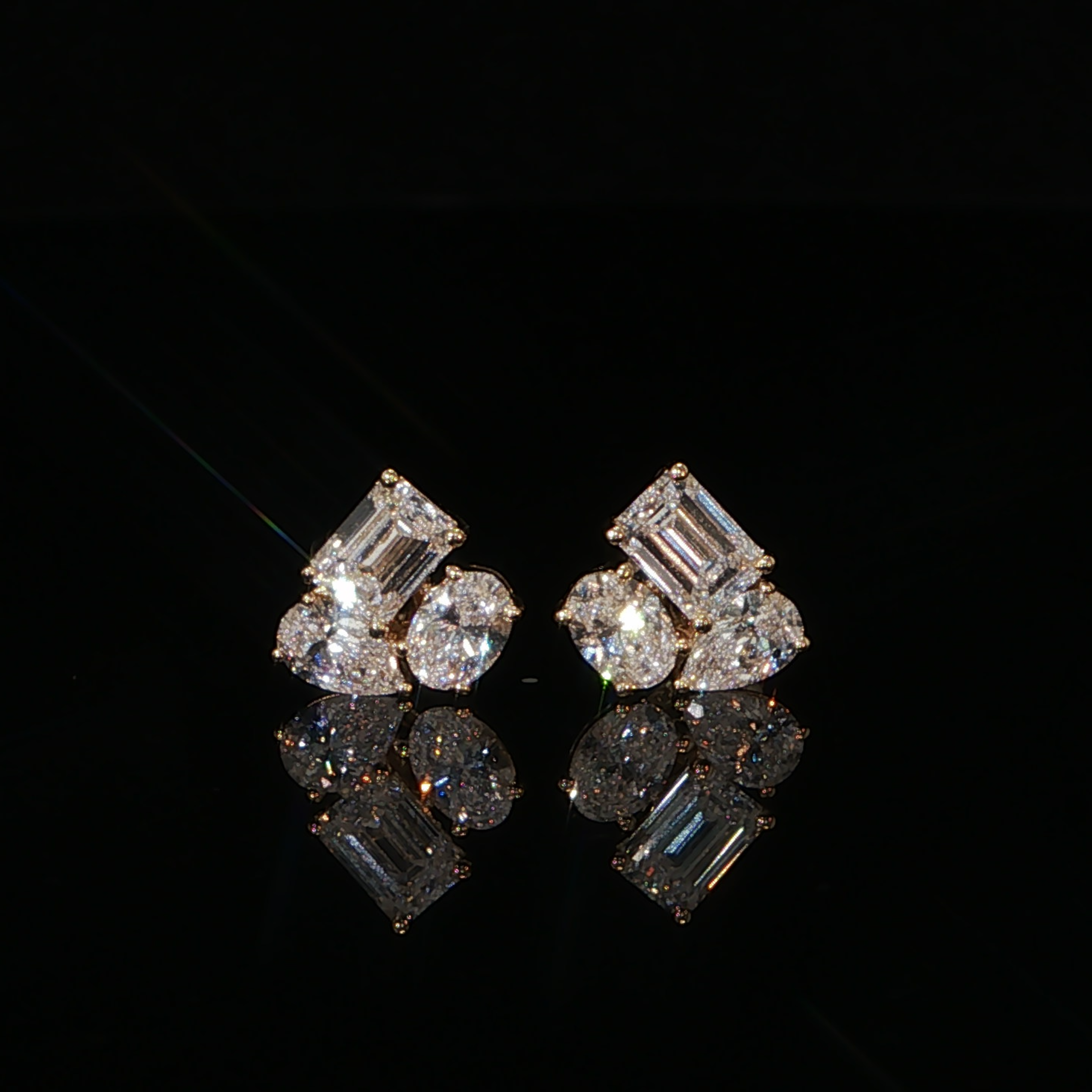 Multi-Stone Diamond Stud Earrings in Yellow Gold – 2.02 CTW E VS1
