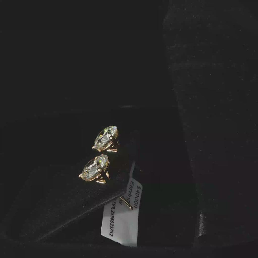 GIA Certified (2.51ct +2.50ct) = 5.01ct Round Brilliant stud earrings